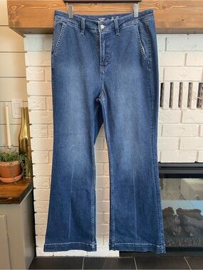 Old Navy Extra High Rise Flare Jeans Women’s Size 14 Medium Wash Stretch Denim